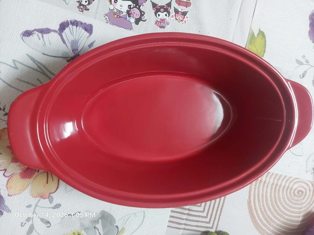 Red Envelope 3.5qt Red Oval Ceramic Baking Dish (Category: Cookware & Accessories) located in Taguig. Submitted by thrifthub.ph (Listing ID 1468069489, Image 1). Description: - Brand/Item: Red Envelope 3.5-quart oval baking dish - Color/Finish: Vibrant glossy red ceramic with clean underside stamp - Size: Measures roughly 25cm across with convenient side handles - Durability: Heavy-duty kitchen essential for casseroles, roasts, and side dishes - 