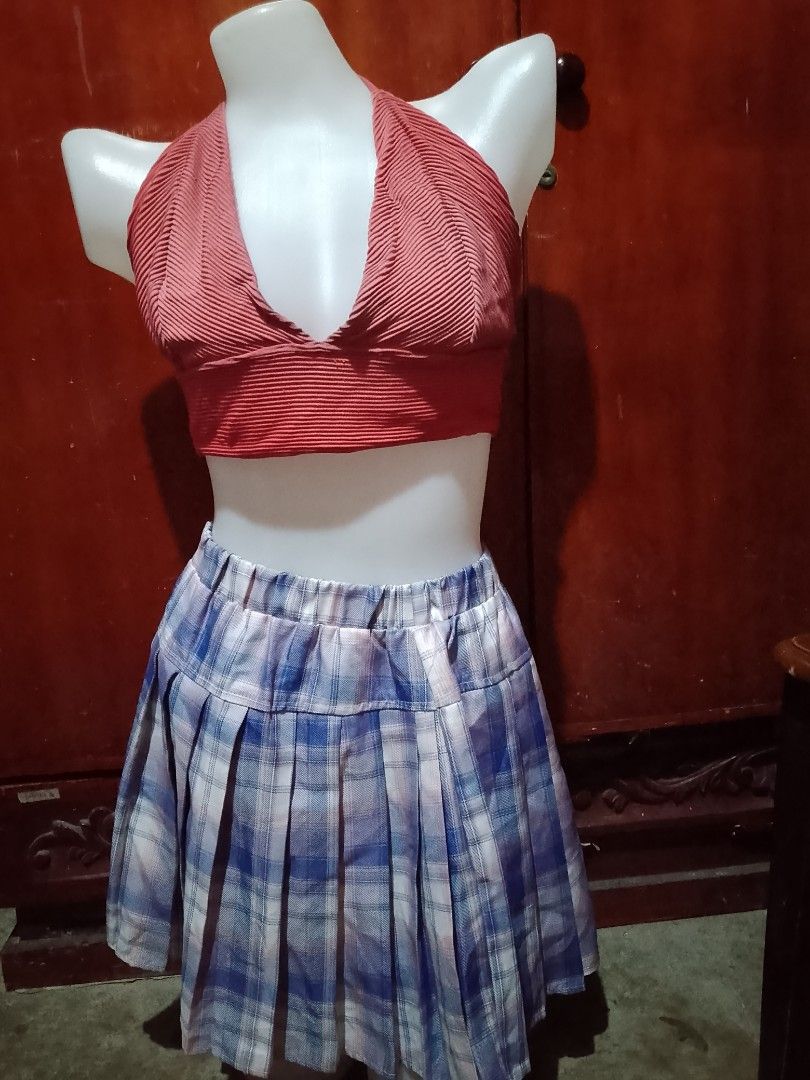 Orange Halter Crop Top (Category: Sets or Coordinates) located in Batangas. Submitted by sheenx.09 (Listing ID 1468093659, Image 1). Description: - L to XL - pwede hanggang 2xl yan - orange halter crop top ♥️ - Top features adjustable neck ties for a custom fit 😀 - Cute and breezy style, ideal for warm weather and casual outings 😃 - di kasama ang skirt but pwede din terno bilhin 😁.