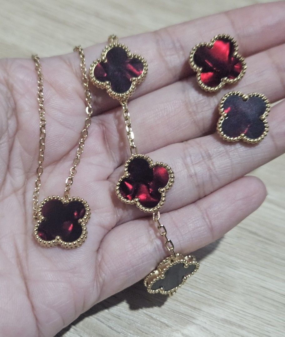 Red Marble Clover Jewel Set (Category: Bracelets) located in Cainta. Submitted by Kahi0410 (Listing ID 1468080973, Image 1). Description: Jewel Set Titanium Steel K18 marked Non fade Hypoallergenic.