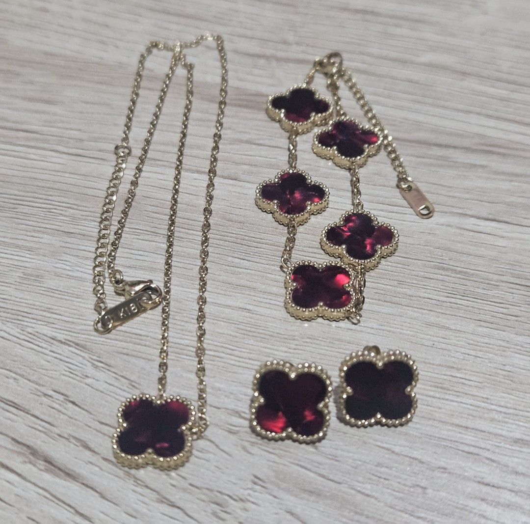 Red Marble Clover Jewel Set (Category: Bracelets) located in Cainta. Submitted by Kahi0410 (Listing ID 1468080973, Image 3). Description: Jewel Set Titanium Steel K18 marked Non fade Hypoallergenic.