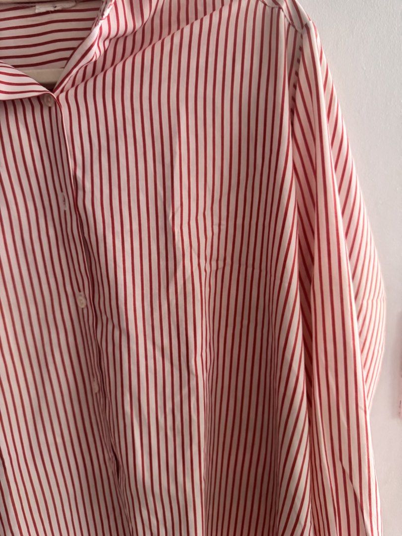 Red Striped Long Sleeve (Category: Longsleeves) located in Paranaque City. Submitted by simplylizzy (Listing ID 1468079577, Image 2). Description: best fir to med to large.