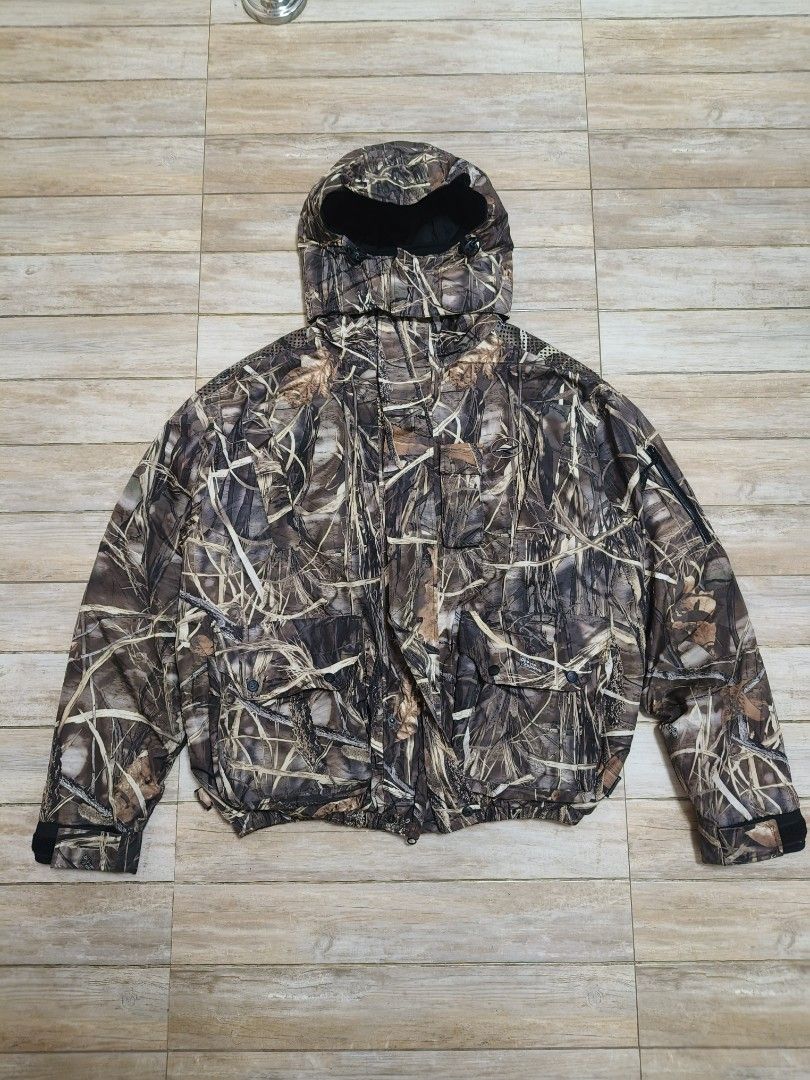 RedHead Realtree Jacket (Category: Coats, Jackets and Outerwear) located in Siniloan. Submitted by talktotheroses (Listing ID 1468218511, Image 1). Description: no issue.