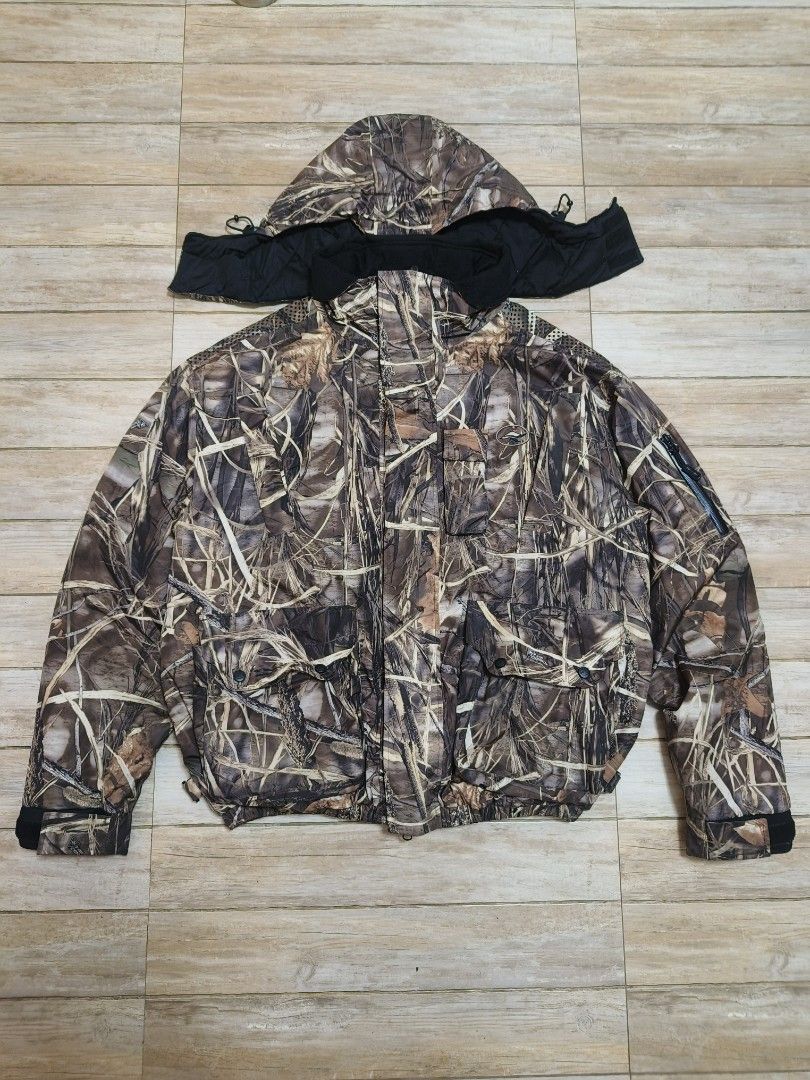 RedHead Realtree Jacket (Category: Coats, Jackets and Outerwear) located in Siniloan. Submitted by talktotheroses (Listing ID 1468218511, Image 2). Description: no issue.