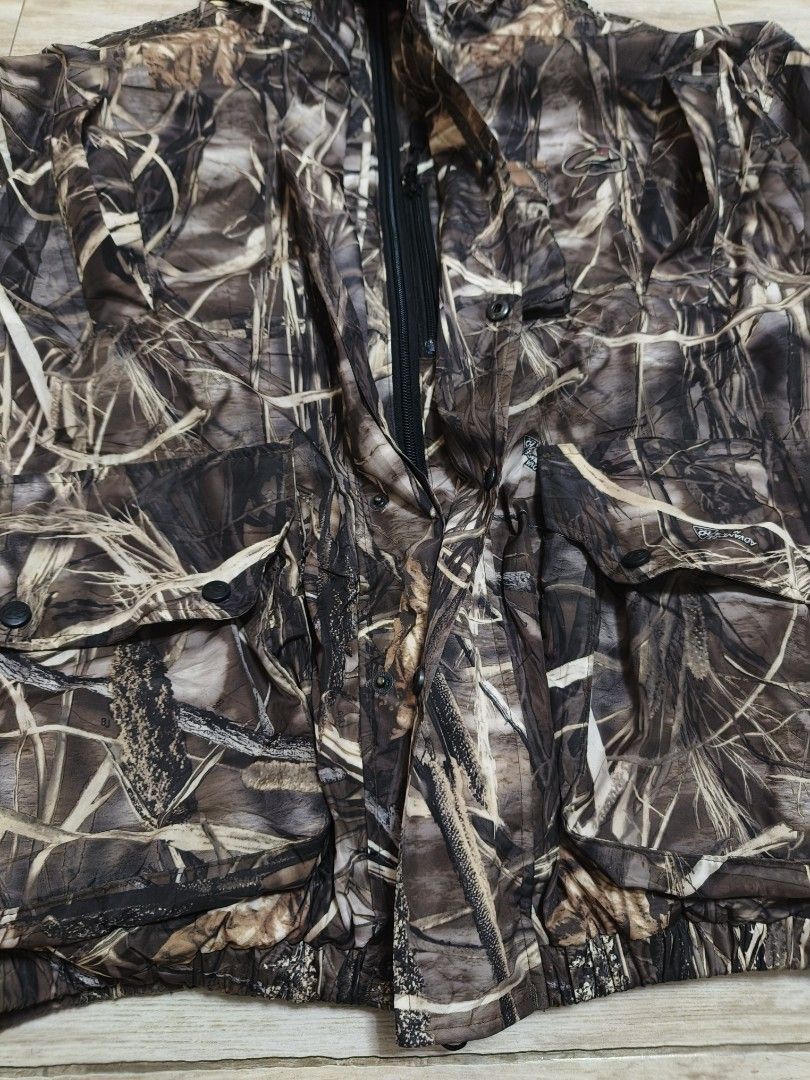 RedHead Realtree Jacket (Category: Coats, Jackets and Outerwear) located in Siniloan. Submitted by talktotheroses (Listing ID 1468218511, Image 3). Description: no issue.