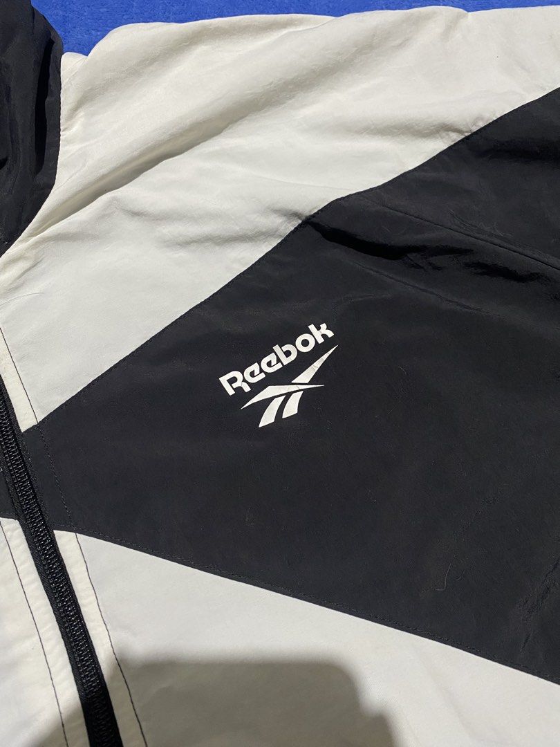 Reebok WIND BREAKER (Category: Coats, Jackets and Outerwear) located in Manila. Submitted by jymadafck (Listing ID 1468197153, Image 3). Description: 🪬 REEBOK CLASSIC TRACK JACKET 📍MINIMAL HAIR LINE BUT VISIBLE 📍9.8/10 COLOR RATE 📍EXELLENT CONDITION 📍NO HIDDEN PIN HOLE DIMENSIONS 📐 📏 Length ( 29 ) 📏 Width ( 29 ) 📏 Tigth ( 22 ).