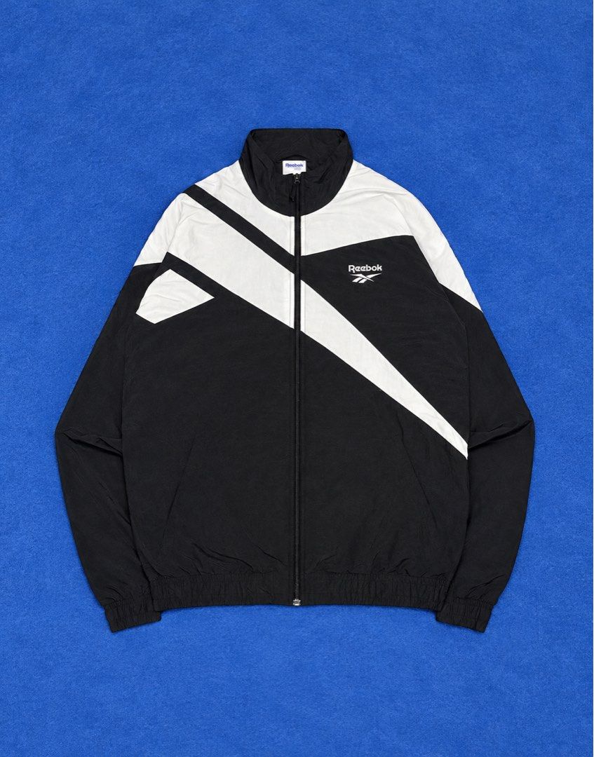 Reebok WIND BREAKER (Category: Coats, Jackets and Outerwear) located in Manila. Submitted by jymadafck (Listing ID 1468197153, Image 1). Description: 🪬 REEBOK CLASSIC TRACK JACKET 📍MINIMAL HAIR LINE BUT VISIBLE 📍9.8/10 COLOR RATE 📍EXELLENT CONDITION 📍NO HIDDEN PIN HOLE DIMENSIONS 📐 📏 Length ( 29 ) 📏 Width ( 29 ) 📏 Tigth ( 22 ).
