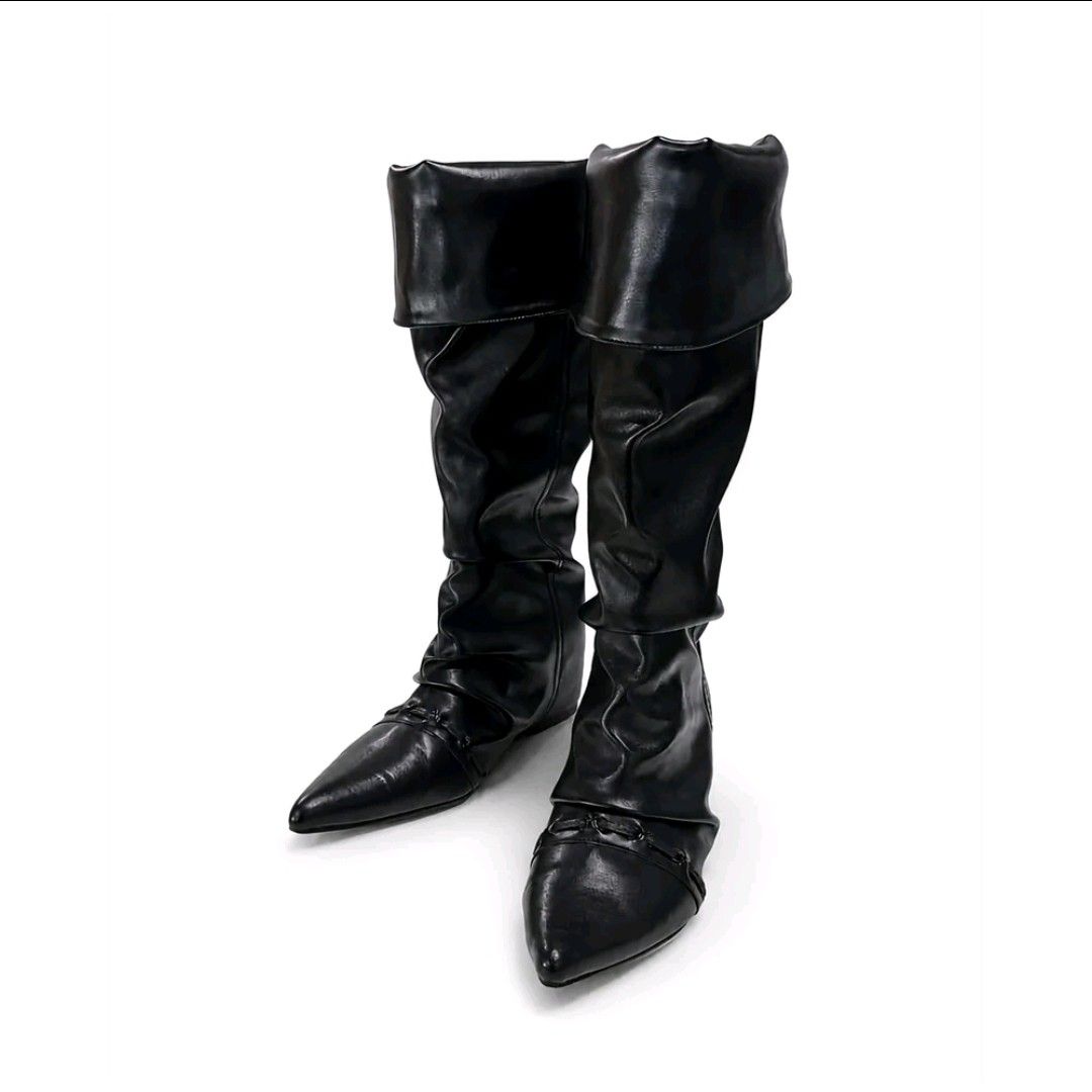 Ariseo Reverse code boots (Category: Boots) located in Singapore. Submitted by dreamyvibessss (Listing ID 1468242578, Image 2). Description: - RTP $142.90 (fast deal $120) - worn twice, still very new and comes with original box - can be worn as under the knee boots or unfold the folded part to make it knee high boots - VERY VERY VERY comfortable but realised I don't actually wear it that much so want to sell away 😭 - meet up to deal at red line