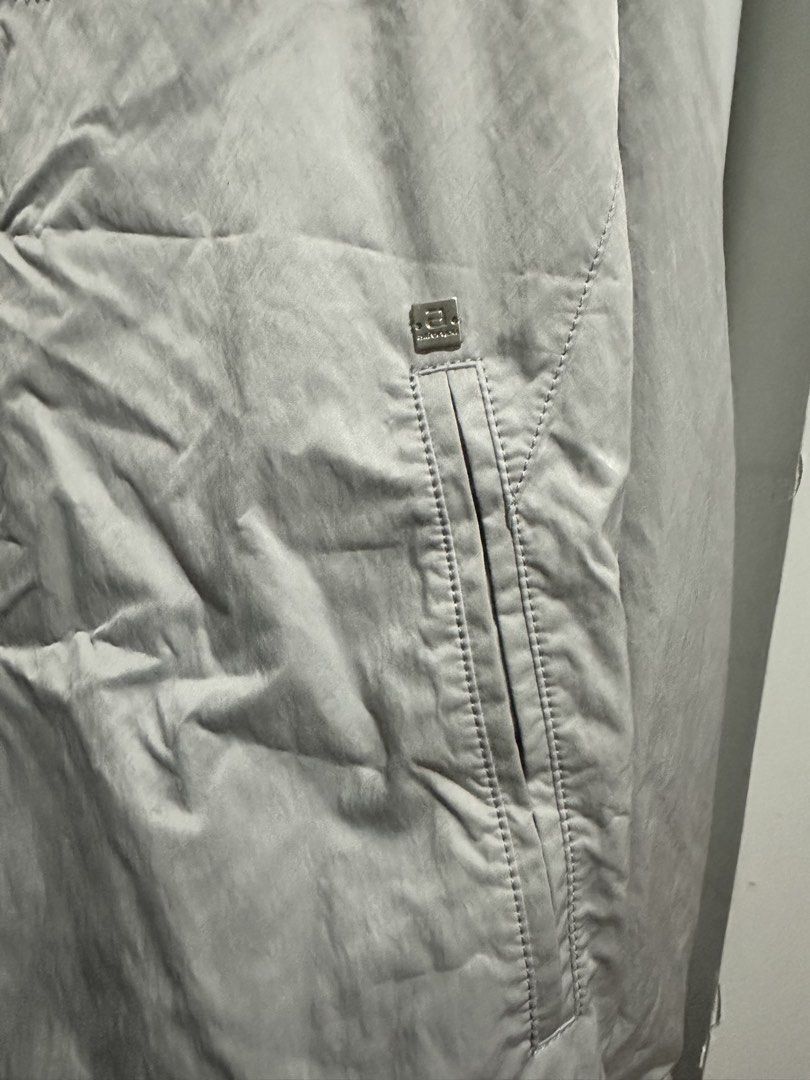 Reversible Floral Grey Jacket (Category: Coats, Jackets and Outerwear) located in Naic. Submitted by cilissa (Listing ID 1468250748, Image 3). Description: Reversible So so good Used once Large PM for more details & inquiries.