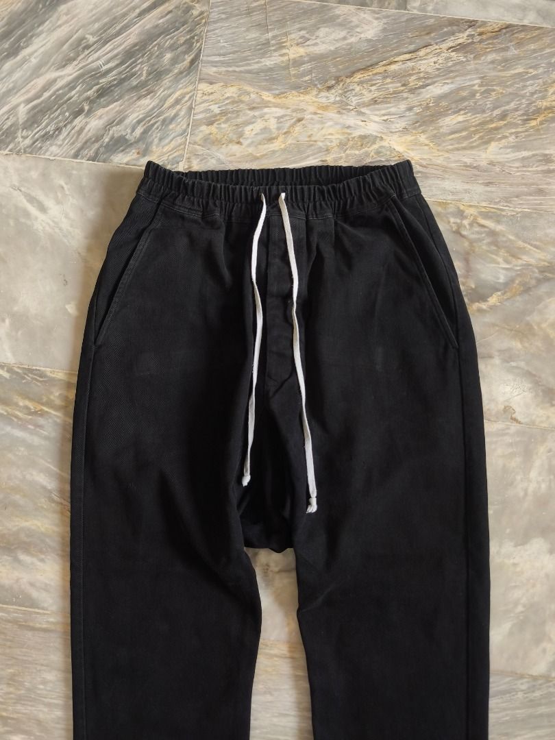 Rick Owens Drawstring Long in Black (Category: Jeans) located in Lucena. Submitted by 0174.archive (Listing ID 1468118139, Image 2). Description: SRP around $700 USD very good used condition 9/10 condition rating flaws - scratch on front (check photos for reference) Actual Measurements (inches) Waist: 15-18 / 30-36 around Inseam: 25 Out seam: 41 Front Rise: 18 Thigh:11.5 Leg opening:8 Knee: 9.5 Message before buying if you have question Items are