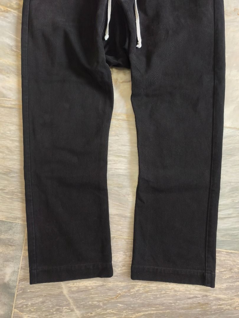 Rick Owens Drawstring Long in Black (Category: Jeans) located in Lucena. Submitted by 0174.archive (Listing ID 1468118139, Image 3). Description: SRP around $700 USD very good used condition 9/10 condition rating flaws - scratch on front (check photos for reference) Actual Measurements (inches) Waist: 15-18 / 30-36 around Inseam: 25 Out seam: 41 Front Rise: 18 Thigh:11.5 Leg opening:8 Knee: 9.5 Message before buying if you have question Items are