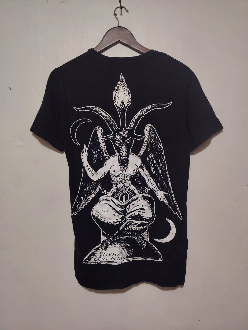 ROB ZOMBIE X KILLSTAR BIG PRINT FRONT/BACK SATANIST TEE // Small- Medium (Category: Tshirts & Polo Shirts ) located in Legazpi City. Submitted by urbangarmentsarch4500 (Listing ID 1468213352, Image 2). Description: ROB ZOMBIE X KILLSTAR BIG PRINT FRONT/BACK TEE Excellent Condition Medium W 18.5 stretch 20 L 29 Very minimal issue / parang design nalang din (Check last pic)👾 Color rate 10/10 GRAB 999 (Automatically YOURS)⛓️ --- ‼️w/ FREE STICKERS 