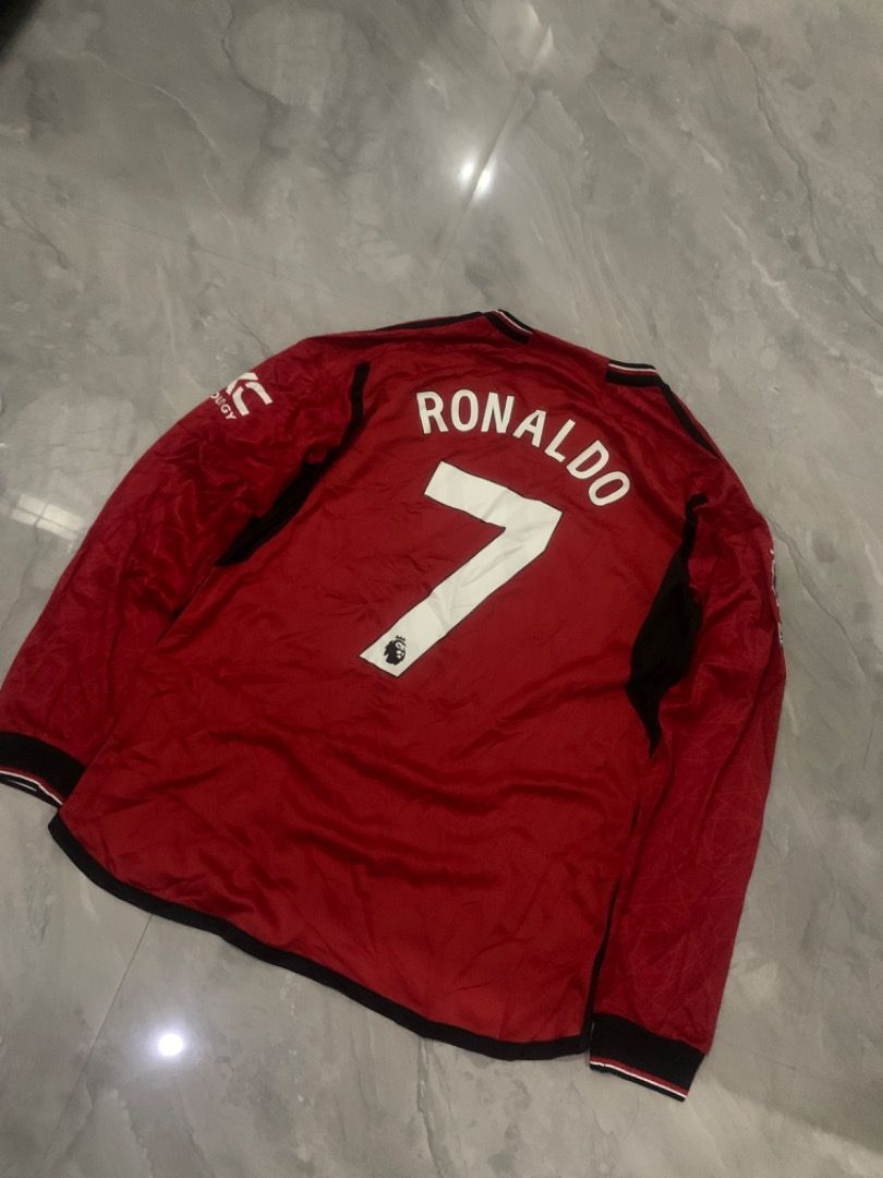 Ronaldo Man United Jersey (Category: Activewear) located in Tarlac. Submitted by thriftniaki (Listing ID 1468102331, Image 1). Description: Cristiano Ronaldo Manchester United Jersey Size L on tag Good Condition ₱770 + sf Tarlac City Loc📍 shipping fee will be shouldered by the buyer.