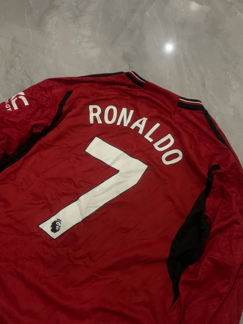 Ronaldo Man United Jersey (Category: Activewear) located in Tarlac. Submitted by thriftniaki (Listing ID 1468102331, Image 2). Description: Cristiano Ronaldo Manchester United Jersey Size L on tag Good Condition ₱770 + sf Tarlac City Loc📍 shipping fee will be shouldered by the buyer.