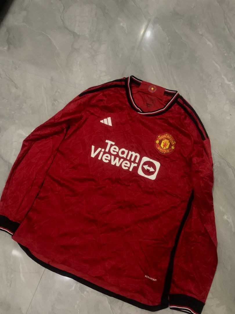 Ronaldo Man United Jersey (Category: Activewear) located in Tarlac. Submitted by thriftniaki (Listing ID 1468102331, Image 3). Description: Cristiano Ronaldo Manchester United Jersey Size L on tag Good Condition ₱770 + sf Tarlac City Loc📍 shipping fee will be shouldered by the buyer.