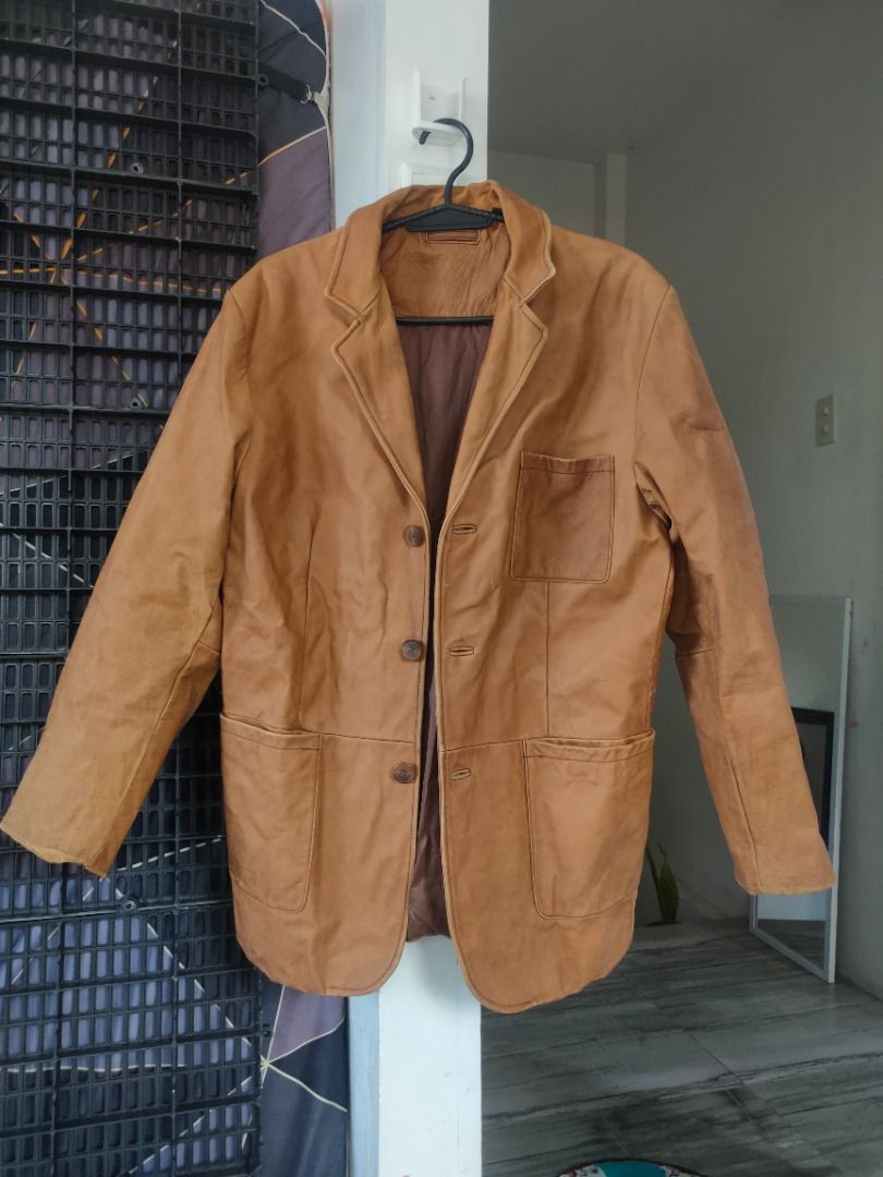 Roundtree & Yorke Men's Leather Blazer - Large (Category: Coats, Jackets and Outerwear) located in Dasmarinas. Submitted by acesteve (Listing ID 1463647351, Image 2). Description: Size in inches: 20.5 width 30 length No issues or alterations Loc: Dasma Cavite MOP: Gcash.