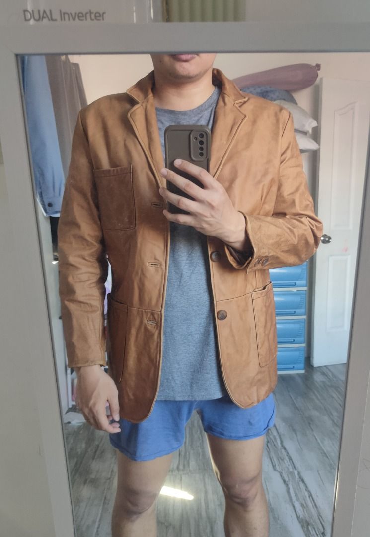 Roundtree & Yorke Men's Leather Blazer - Large (Category: Coats, Jackets and Outerwear) located in Dasmarinas. Submitted by acesteve (Listing ID 1463647351, Image 1). Description: Size in inches: 20.5 width 30 length No issues or alterations Loc: Dasma Cavite MOP: Gcash.