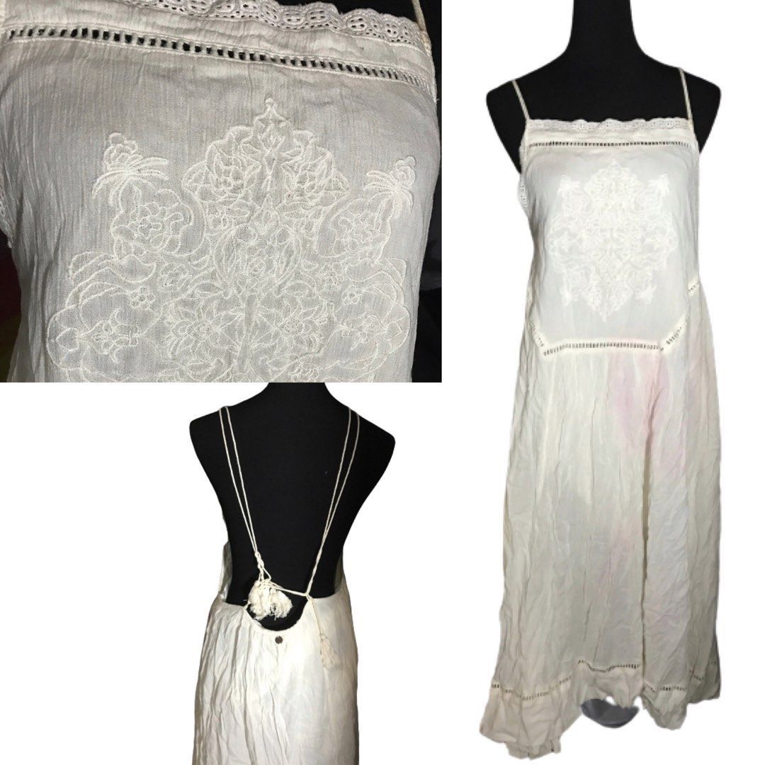 ROXY QUIKSILVER USA MAXI DRESS (Category: Dresses) located in Marikina City. Submitted by minimalistmanila (Listing ID 1468173082, Image 2). Description: Roxy Flowy white maxi dress with embroidery and lace trim. Large. From USA. Worth P4,500. Features spaghetti straps, a low back with tassels. With minor stain in front. Great for beach or summer nights. Order now! .