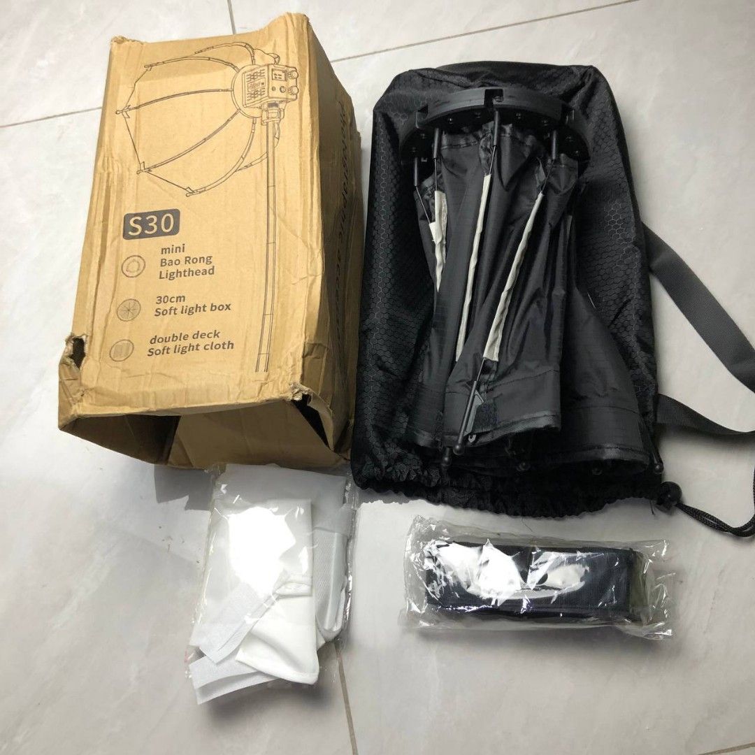 S30 Mini Softbox (30cm) with Mini Bowens Mount & Grid (Category: Lighting & Studio Equipment) located in Cavite. Submitted by ace.hanro (Listing ID 1468169252, Image 1). Description: Compact 30cm octagonal softbox featuring a quick-setup design, mini Bowens lighthead mount, and double-layer diffusion cloths. Complete with original box, carrying bag, diffuser cloths, and strap. Ideal for portable video lighting, live streaming, or product photogra