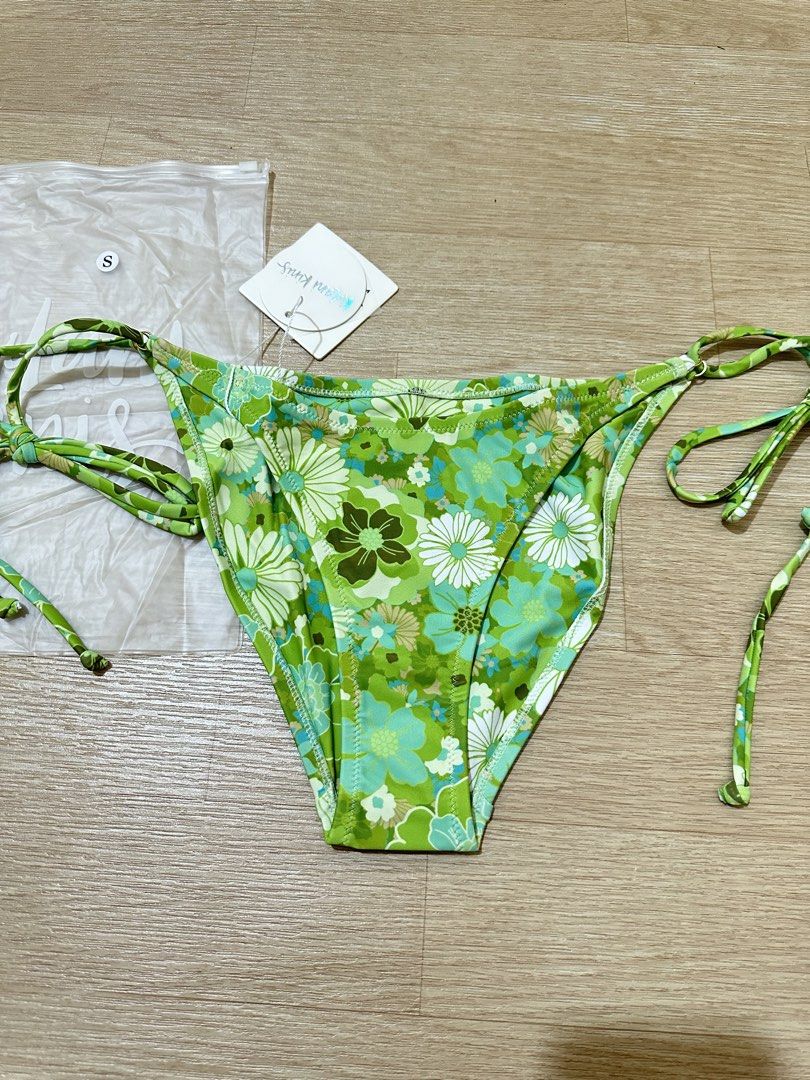 (S) KULANI KINIS Floral Bikini Bottom (Category: Bikinis & Swimsuits) located in Manila. Submitted by sunnyfloshop (Listing ID 1468210709, Image 2). Description: Brandnew 🍃Small 🍃Side tie 🍃Floral .