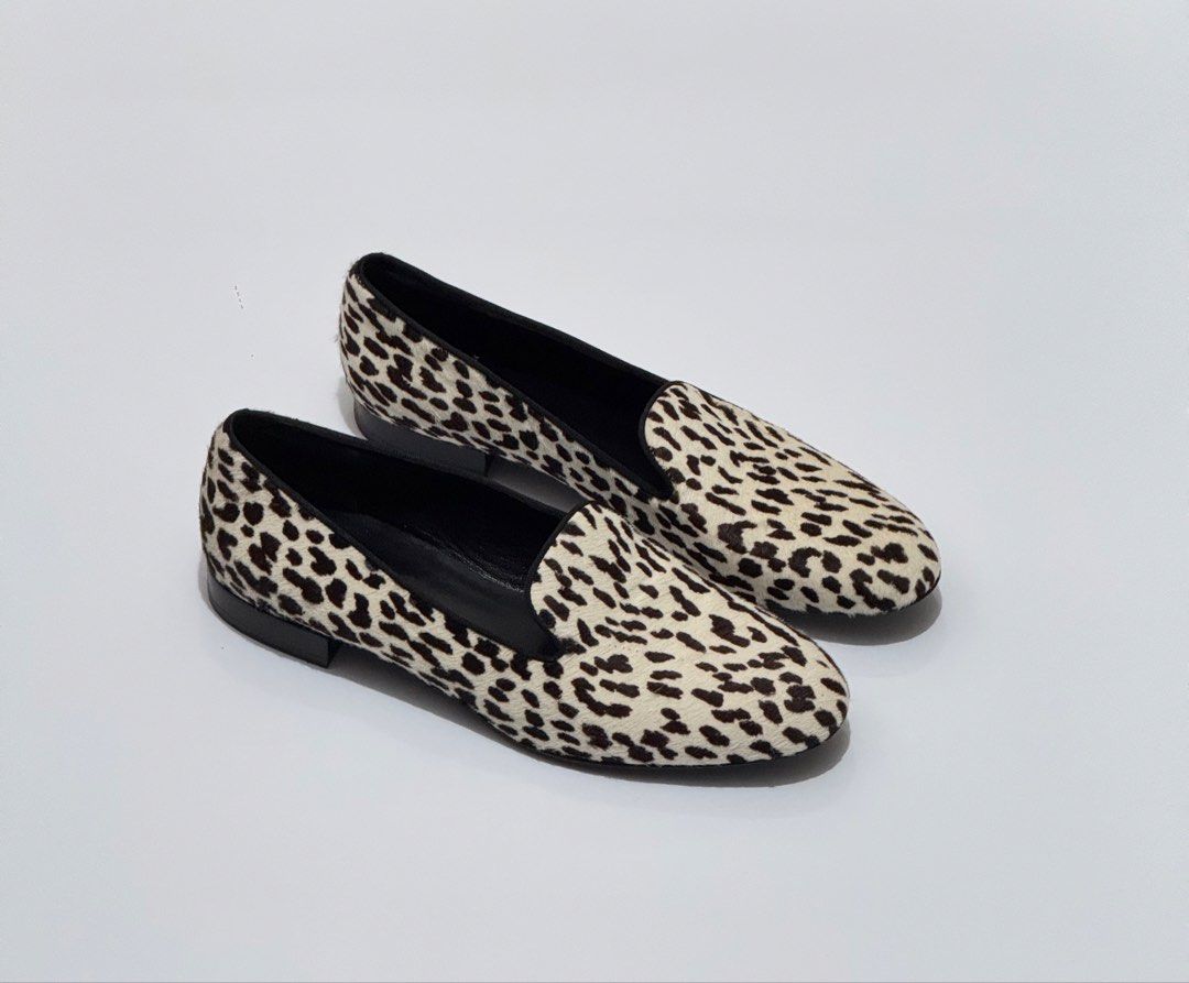 Saint Laurent loafers (Category: Loafers) located in Quezon City. Submitted by byuklph (Listing ID 1468238412, Image 2). Description: Auth💯size36.5 Excellent condition Minimal signs of used No inclusion .