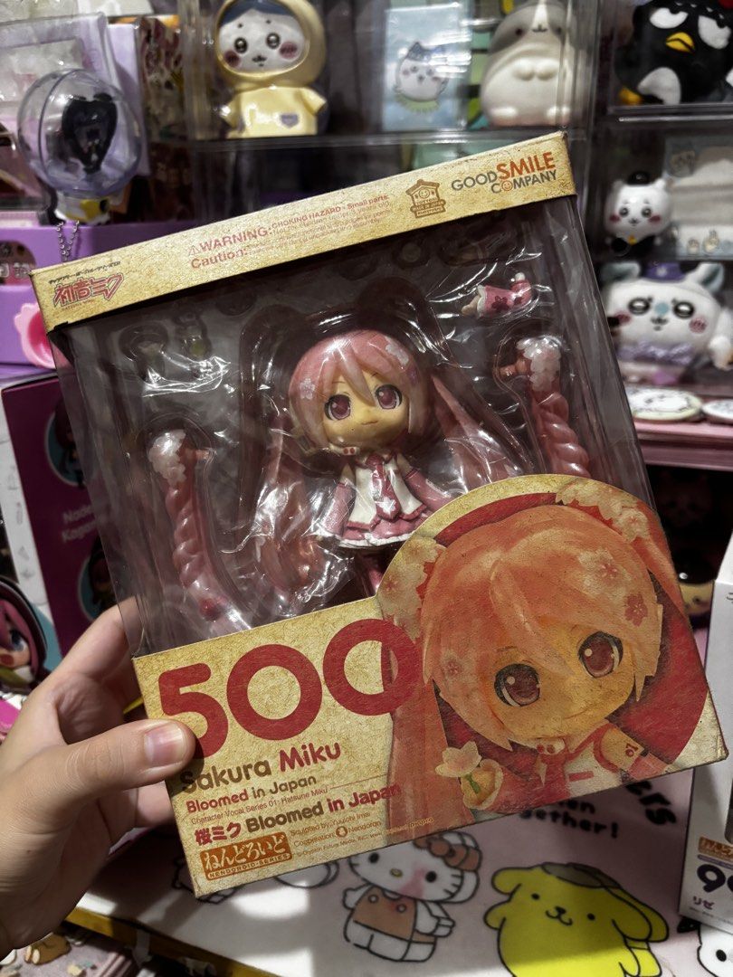 Sakura miku (old box) see info ⬇️ (Category: Figurines & Statues) located in Manila. Submitted by nagusamero (Listing ID 1468098097, Image 1). Description: negotiable authentic may damage sa plate accesory bib .