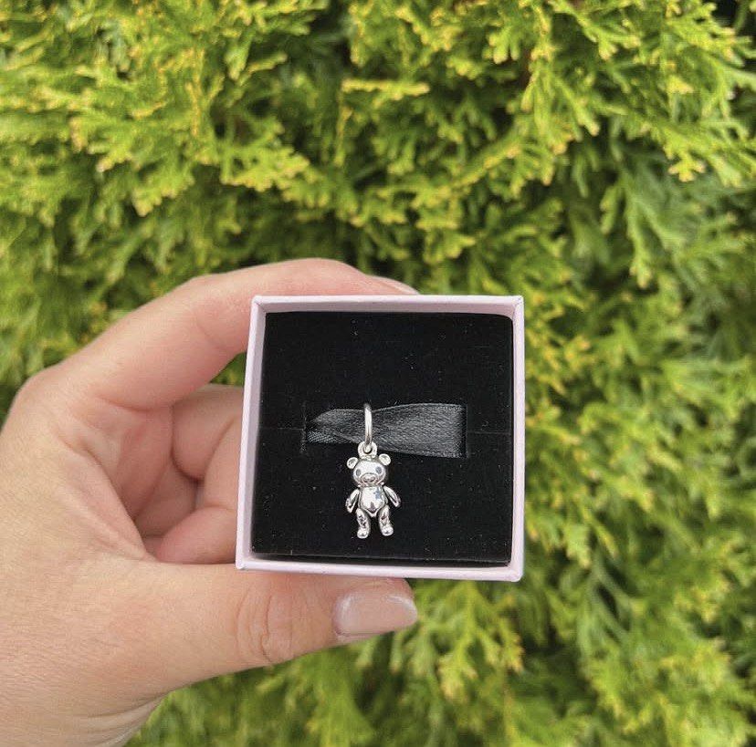 SALE : PANDORA MIVEABLE TEDDY BEAR (Category: Charms) located in Manila. Submitted by ohnopandora (Listing ID 1468139497, Image 1). Description: .