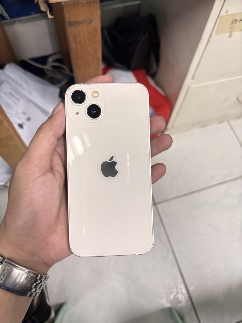 Sale or swap iphone 13 (Category: iPhone 13 Series) located in Manila. Submitted by peraldanie18704 (Listing ID 1468112355, Image 1). Description: Sale or swap IPHONE 13 128gb honest issue: basag yung screen and palit yung back glass wala ng issue iba pa.
