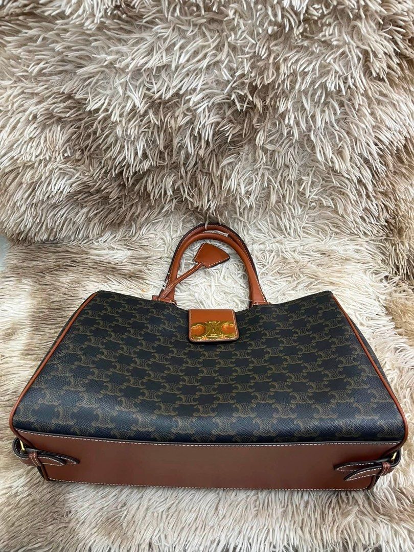 Sale‼️Preloved Celine Canvas Triomphe (Category: Luxury Bags & Wallets) located in Manila. Submitted by bagsandshoesmanymore (Listing ID 1468221349, Image 3). Description: Preloved Celine Triomphe Size 38 Before 14,500 What you see is what you get Please read before you order 👉🏻❗️Payment first before shipping ❗️Cut off time of payment 11am sameday delivery ❗️NO MEET UP / NO PICK UP ❗️ORDER CANNOT BE CANCELLED ❗️PLEASE DON’T BUY IF YOU ARE IN DO