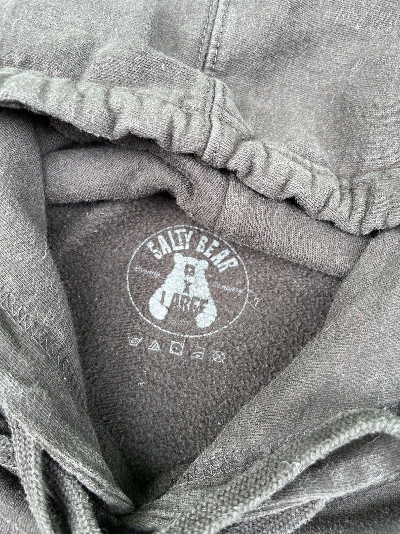 SALTY BEAR BREWING CO. PULLOVER HOODIE (Category: Hoodies) located in Quezon City. Submitted by kentstuff (Listing ID 1468085577, Image 3). Description: SALTY BEAR BREWING CO. PULLOVER HOODIE Size L On Tag Shoulder-Hem : 29” Pit-Pit : 24” Condition: Excellent CR: 9/10 Flaws: ❌ Needwash DISCLAIMER: This is a thrifted item. All brands, logos, and trademarks belong to their rightful owners. We’re here to rehome great pieces — no brand affiliation in