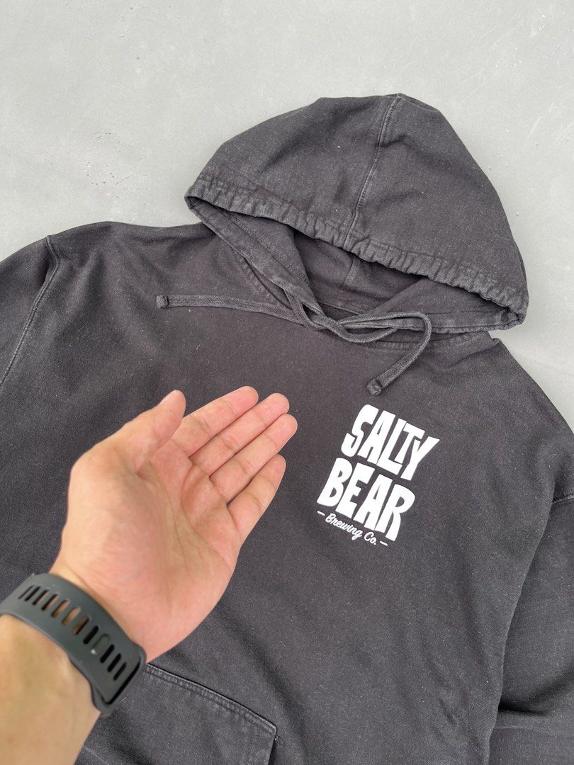 SALTY BEAR BREWING CO. PULLOVER HOODIE (Category: Hoodies) located in Quezon City. Submitted by kentstuff (Listing ID 1468085577, Image 2). Description: SALTY BEAR BREWING CO. PULLOVER HOODIE Size L On Tag Shoulder-Hem : 29” Pit-Pit : 24” Condition: Excellent CR: 9/10 Flaws: ❌ Needwash DISCLAIMER: This is a thrifted item. All brands, logos, and trademarks belong to their rightful owners. We’re here to rehome great pieces — no brand affiliation in