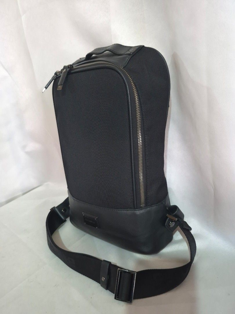 Samsonit3 bodybag.. (Category: Sling Bags) located in Davao. Submitted by bae214214 (Listing ID 1468279046, Image 3). Description: Samsonite bodybag P2,200 Medium size In excellent color and condition No issue, malinis at napakaganda sa actual.