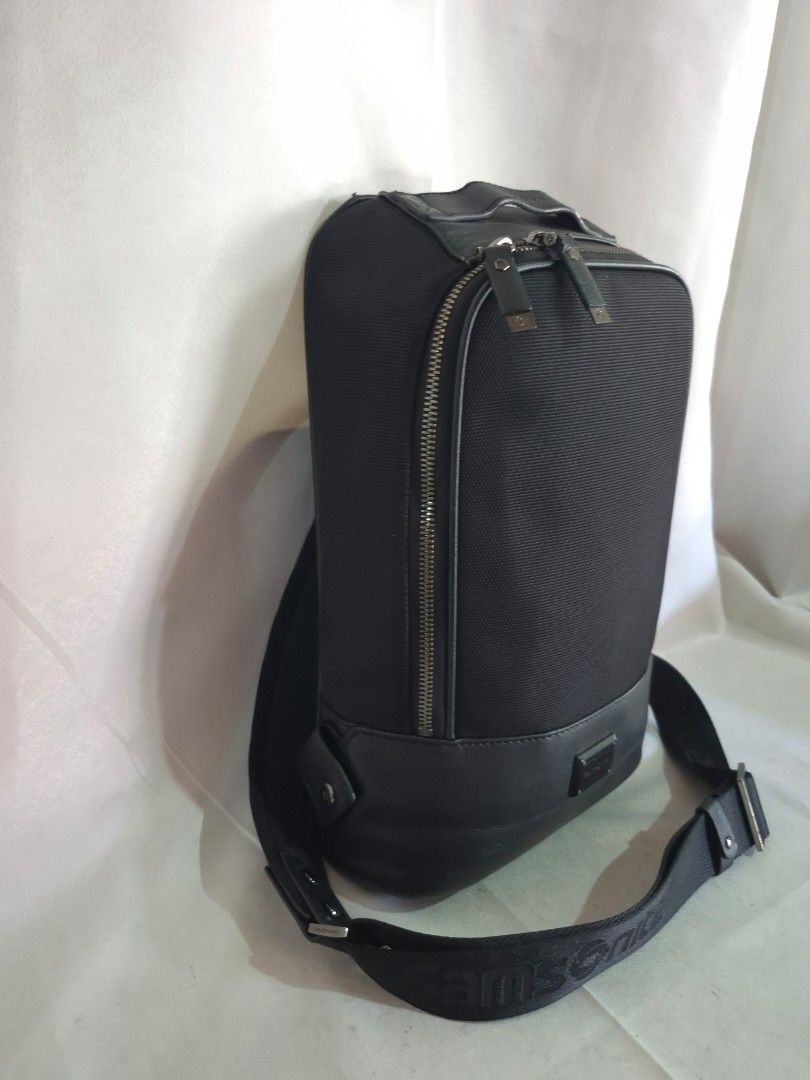 Samsonit3 bodybag.. (Category: Sling Bags) located in Davao. Submitted by bae214214 (Listing ID 1468279046, Image 2). Description: Samsonite bodybag P2,200 Medium size In excellent color and condition No issue, malinis at napakaganda sa actual.