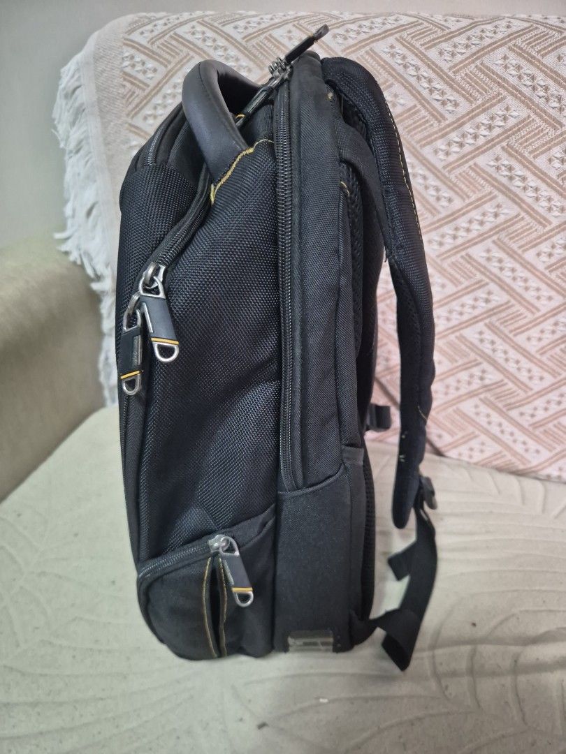 Samsonite Viz Air Plus Black Laptop Backpack (Category: Backpacks) located in Manila. Submitted by matthew34567 (Listing ID 1468139845, Image 2). Description: Multiple pockets, 39L capacity, heavy duty and stylish with shock absorber protection.