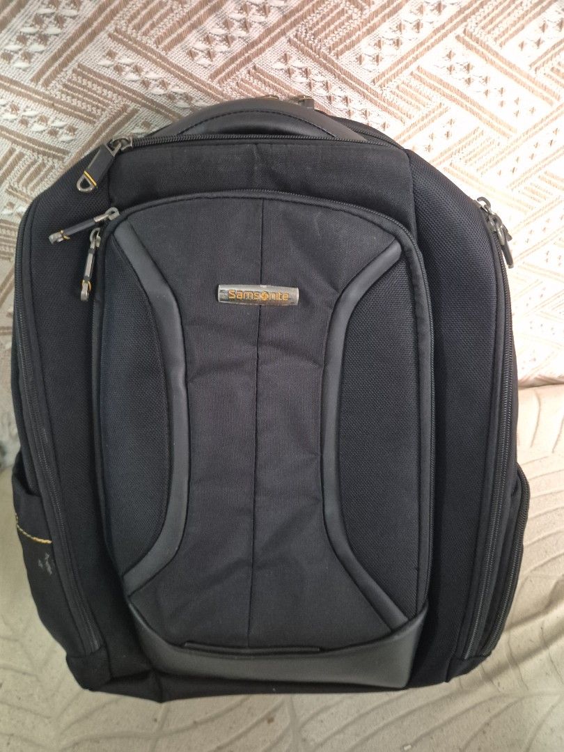 Samsonite Viz Air Plus Black Laptop Backpack (Category: Backpacks) located in Manila. Submitted by matthew34567 (Listing ID 1468139845, Image 1). Description: Multiple pockets, 39L capacity, heavy duty and stylish with shock absorber protection.