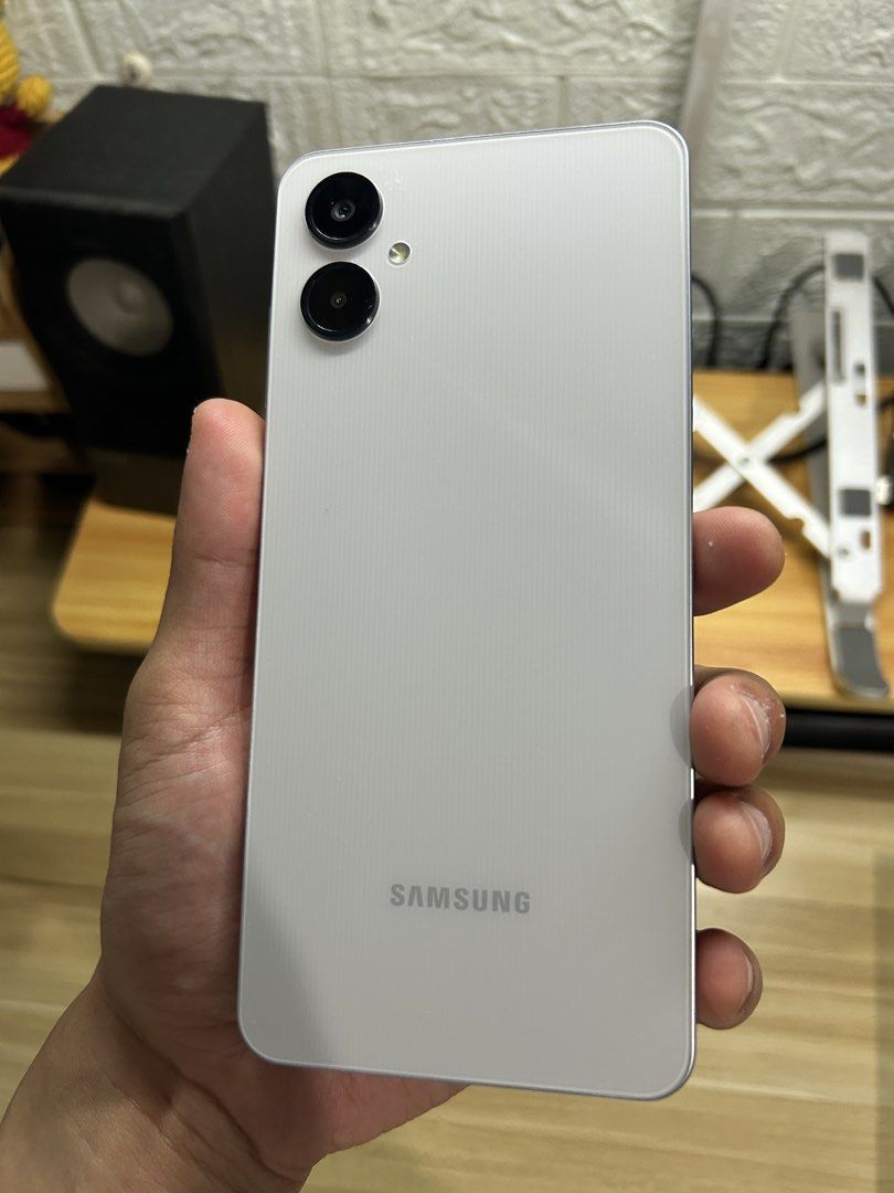 Samsung (Category: Samsung) located in San Pedro. Submitted by mvmnrc_ (Listing ID 1468281329, Image 3). Description: Samsung Galaxy A06 5G - Display: 6.7-inch HD+ PLS LCD, 90Hz - Processor: MediaTek Dimensity 6300, Octa-core - RAM/Storage: 4GB RAM + 128GB storage - Expandable Storage: microSD up to 1.5TB - Rear Camera: 50MP main + 2MP depth - Front Camera: 8MP - Battery: 5,000mAh - Network: 5G, 4G LTE, Dual SIM - Connectivity: Wi-Fi 5, Bluetooth