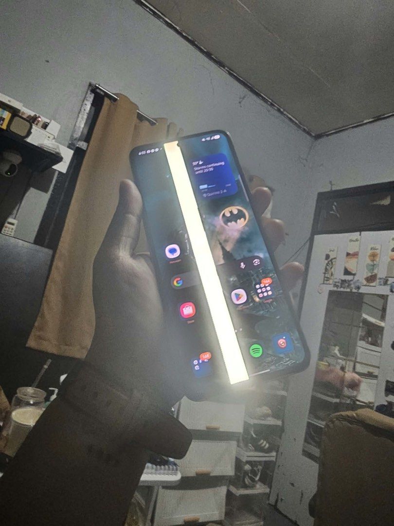 Samsung Flip 5 (Category: Samsung) located in Mandaluyong City. Submitted by louierentals (Listing ID 1468282357, Image 3). Description: Samsung Flip 5 256gb both screen working pls see pics for the mainscreen issue. 4,500 unit only makinis inclusion 2 cases meet up cubao or mandaluyong.