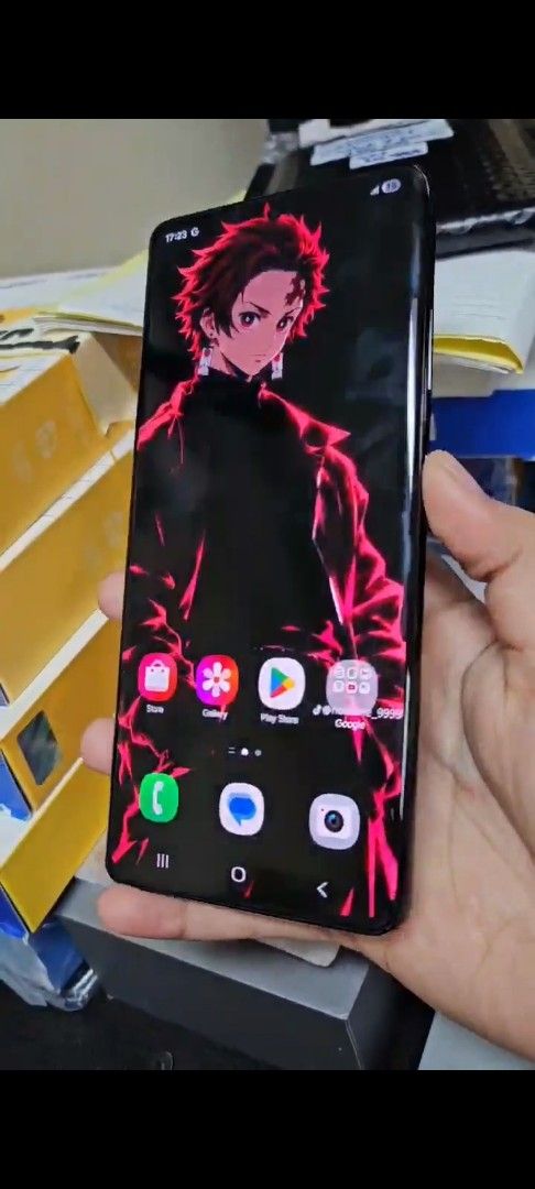 Samsung S21 ultra 256gb (Category: Samsung) located in Caloocan City. Submitted by jomerandi138295 (Listing ID 1468232547, Image 2). Description: 🔥 FOR SALE: SAMSUNG GALAXY S21 ULTRA 5G - BEAST MODE PA RIN! Yung flagship na kahit 2026 na, hindi pa rin nalalaos! 😎 📱 SPECS NA HINDI BUDOL: ✅ 6.8" QHD+ Dynamic AMOLED 2X | 120Hz Super Smooth ✅ 108MP Main + 100x Space Zoom - Kita pati buwan! ✅ 10x Optical Zoom + 3x Telephoto - Pang concert / pang st