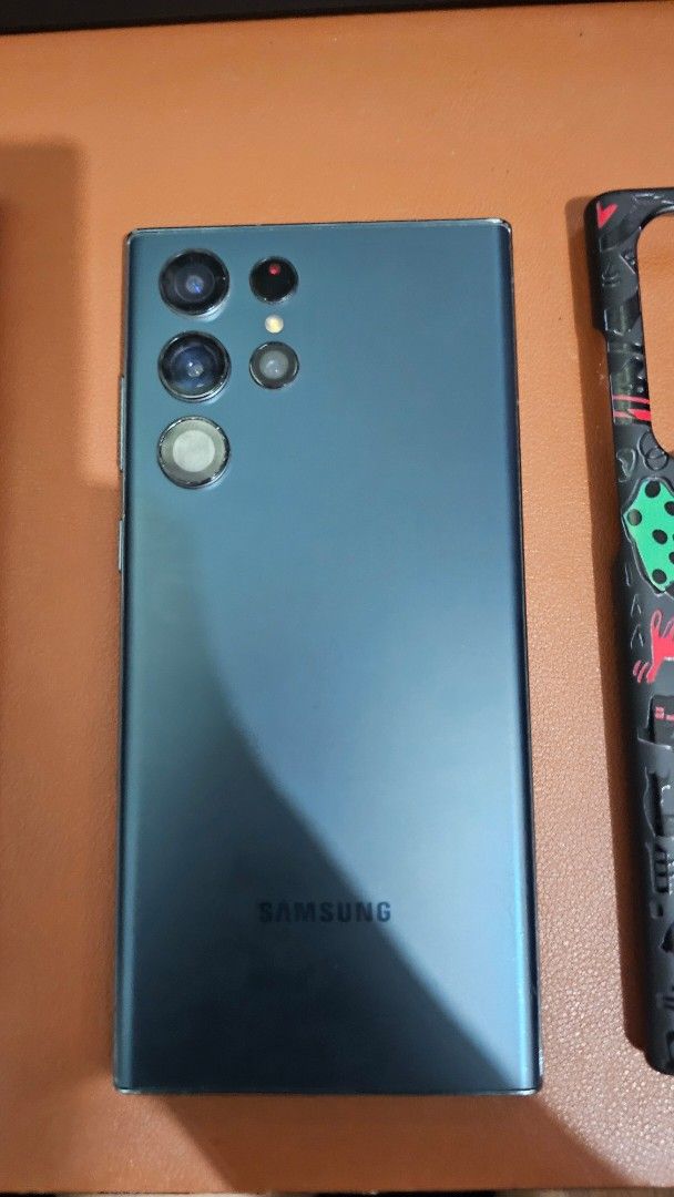Samsung s22 ultra 512gb (Category: Samsung) located in Manila. Submitted by olxph_334941758 (Listing ID 1468226927, Image 3). Description: All original parts No box Charger not included Location: Quezon City Batasan Hills Issue: Dents, Scratches, 120hz, 1 green line.