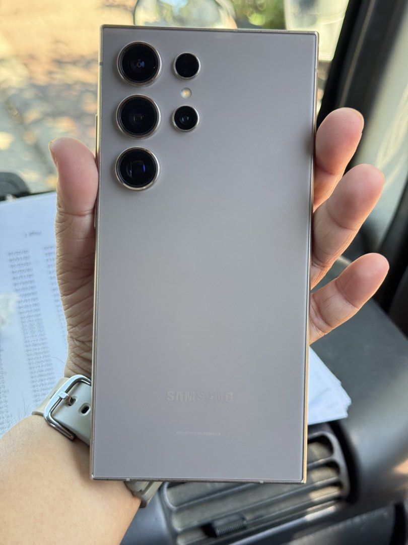 Samsung s24 ultra (Category: Samsung) located in San Jose. Submitted by billeillesh (Listing ID 1468078074, Image 3). Description: Unit only no issue no gasgas 12/256 Minimal dents dahil sa case San jose/ around nueva ecija meetup Ntc approved .