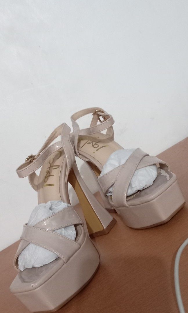 Sandals ni Ate Gurl! (Category: Heels) located in Manila. Submitted by avery1426 (Listing ID 1468081768, Image 2). Description: - For meet up only Tondo/Divisoria - pm me for further detail - comes with original box!.