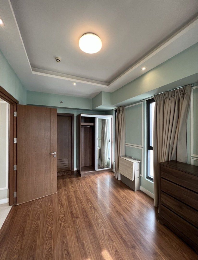 Sapphire Bloc Ortigas For Rent (Category: Apartments & Condos) located in Taguig. Submitted by brokerhanstaneo_09178038728 (Listing ID 1468281929, Image 3). Description: For Lease: Sapphire Bloc Ortigas - NORTH Tower Corner Property facing Morning Sun 180 deg. view Floor area: 37 sqm Furnished now with BED, Sofa, Dining Table No parking 10 mins walk to Robinsons Galleria & Poveda P34,000 per month 2 mos. deposit, 2 months advance 0917-8038728 .
