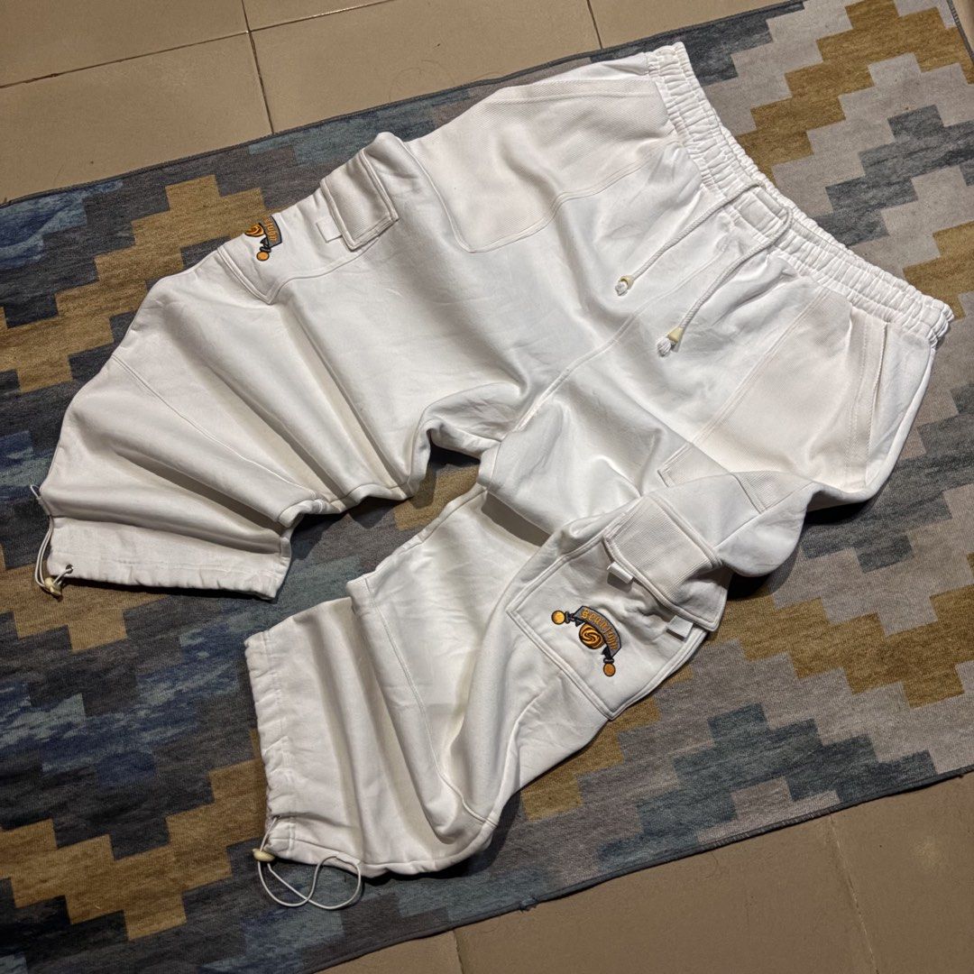 SEAN JOHN CARGO PANTS (Category: Joggers) located in Calasiao. Submitted by 2418cjzmoke (Listing ID 1468186925, Image 1). Description: SEAN JOHN CARGO PANTS Size: 2xl Waist: Stretchable W/Lace Length: 45 Thigh: 17 Hem: 10 W/Strap Excellent Condition Heavy & Crispy .