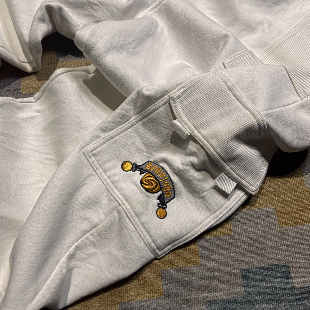 SEAN JOHN CARGO PANTS (Category: Joggers) located in Calasiao. Submitted by 2418cjzmoke (Listing ID 1468186925, Image 3). Description: SEAN JOHN CARGO PANTS Size: 2xl Waist: Stretchable W/Lace Length: 45 Thigh: 17 Hem: 10 W/Strap Excellent Condition Heavy & Crispy .