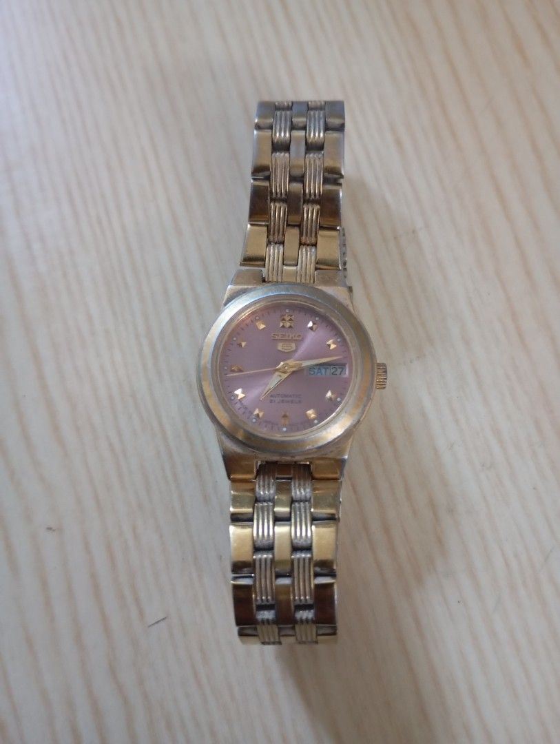 Seiko automatic (Category: Women's Watches) located in Las Pinas. Submitted by quick_deals_great_finds2 (Listing ID 1468129462, Image 2). Description: Original good working condition 25mm small fits wrist 6.5 inches.
