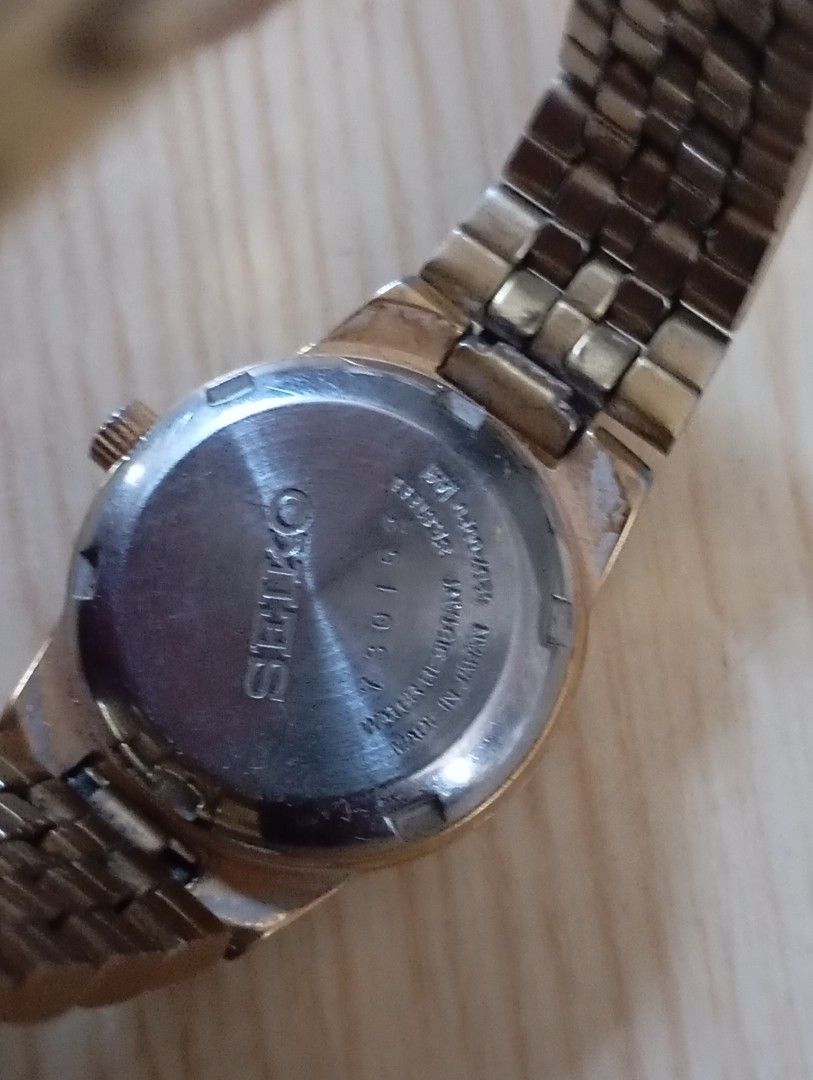 Seiko automatic (Category: Women's Watches) located in Las Pinas. Submitted by quick_deals_great_finds2 (Listing ID 1468129462, Image 3). Description: Original good working condition 25mm small fits wrist 6.5 inches.