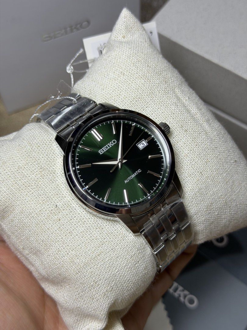 Seiko Automatic Essentials SRPH89 ‘Sunburst Green’ (Category: Men's Watches) located in Quezon City. Submitted by veeejeeey (Listing ID 1468071470, Image 2). Description: Seiko Automatic Essentials SRPH89 ‘Sunburst Green’ PRICE:12,990 PESOS ONLY (19,769 MALL SRP) Authentic, Brandnew and Compelete with box, manual and 3 years warranty Automatic / 41mm / 4R35 calibre (41 hours power reserve) / 100m water resistance •We deliver nationwide. ✈️ •Same 