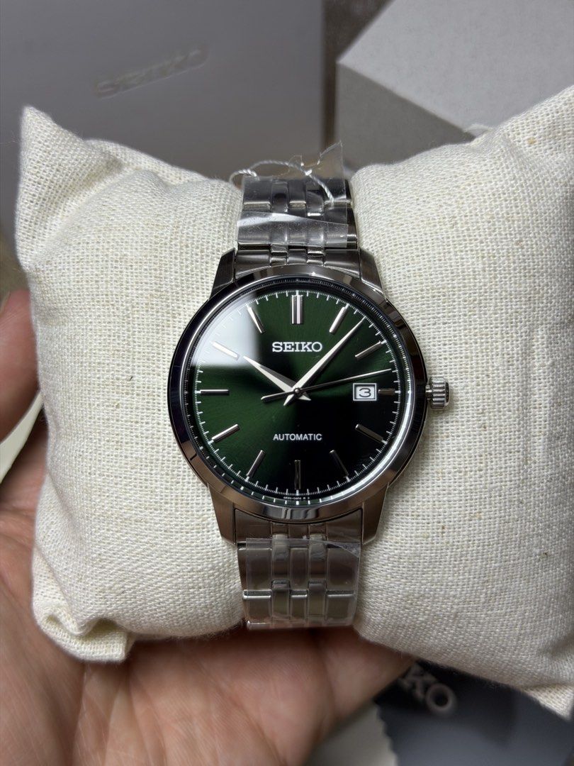 Seiko Automatic Essentials SRPH89 ‘Sunburst Green’ (Category: Men's Watches) located in Quezon City. Submitted by veeejeeey (Listing ID 1468071470, Image 1). Description: Seiko Automatic Essentials SRPH89 ‘Sunburst Green’ PRICE:12,990 PESOS ONLY (19,769 MALL SRP) Authentic, Brandnew and Compelete with box, manual and 3 years warranty Automatic / 41mm / 4R35 calibre (41 hours power reserve) / 100m water resistance •We deliver nationwide. ✈️ •Same 