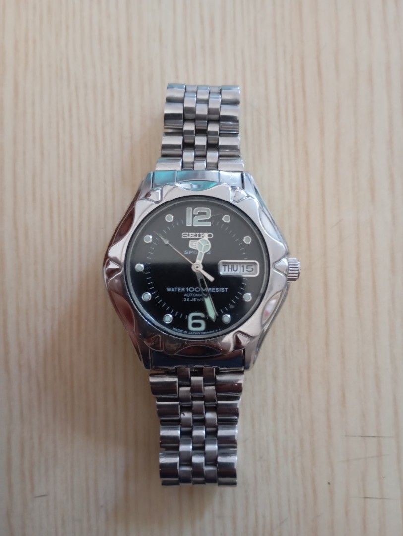Seiko sports automatic (Category: Men's Watches) located in Las Pinas. Submitted by quick_deals_great_finds2 (Listing ID 1468091084, Image 1). Description: Original good working condition Automatic 38mm fits wrist 7 inches Fully functional keeps time.