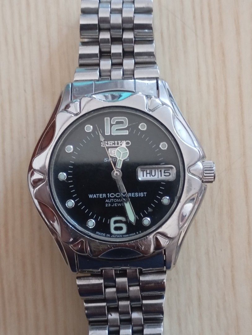 Seiko sports automatic (Category: Men's Watches) located in Las Pinas. Submitted by quick_deals_great_finds2 (Listing ID 1468091084, Image 2). Description: Original good working condition Automatic 38mm fits wrist 7 inches Fully functional keeps time.