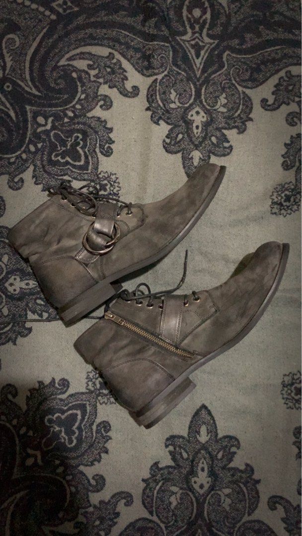 Semantic design (Category: Boots) located in Aloran. Submitted by cowskin_927 (Listing ID 1468175383, Image 2). Description: Semantic design Size Large 43/44 can fit Bought from japan surplus Almost dead stock .
